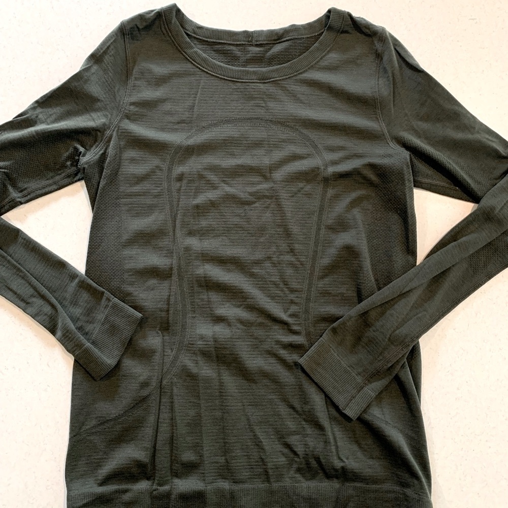 LULULEMON long-sleeve T-shirt, size 4